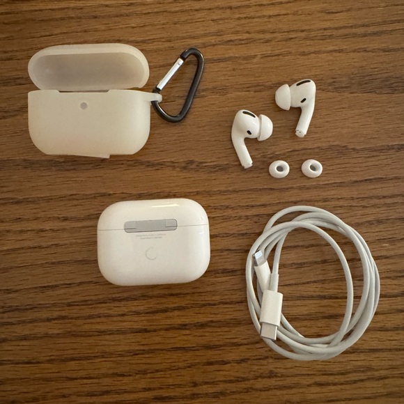 Apple AirPods Pro 1st Gen with Charging Case - Picture 2 of 6